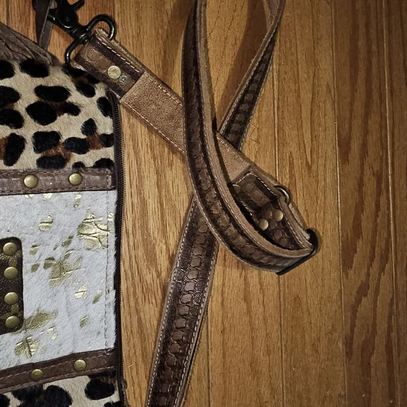 Western Animal Print Crossbody Bag with Fringe - Picture 4 of 8